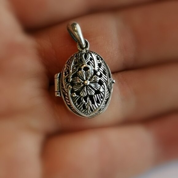 VINTAGE Sterling Silver flower filigree locket pendant - Picture 4 of 5